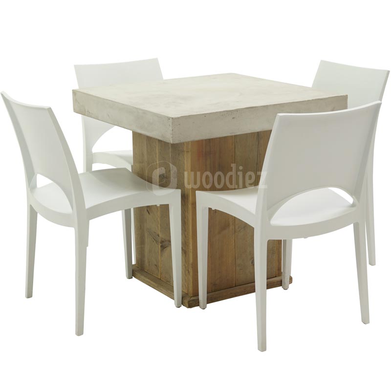 Steigerhout tafel beton met witte stoelen