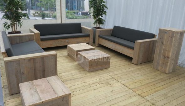 Steigerhouten lounge meubilair huren voor een personeelsfeest of evenement