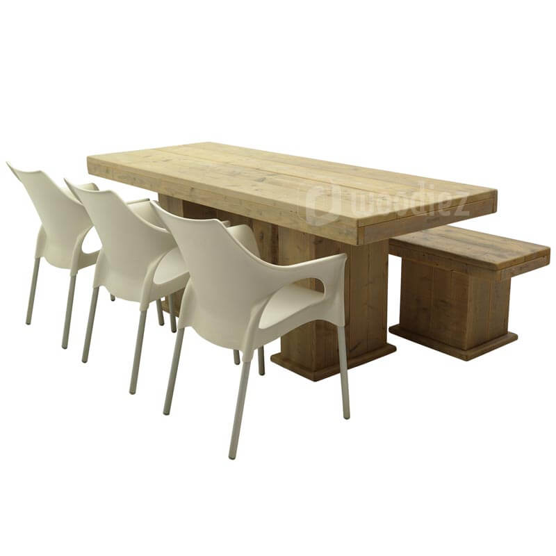 Steigerhouten tafel huren met steigerhouten bank en ivoren design stoelen voor een bruiloft of feest