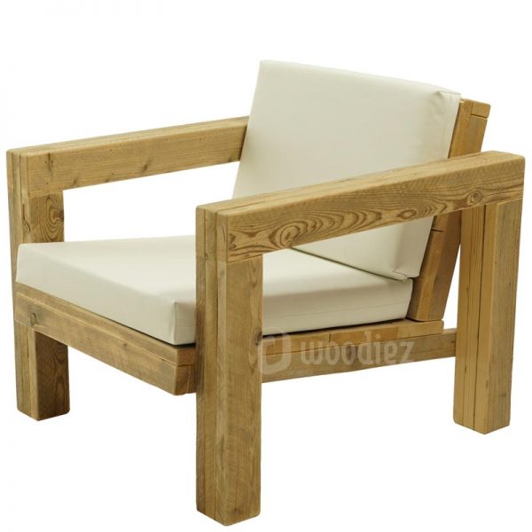 steigerhouten design loungestoel met kussens van wit leer huren