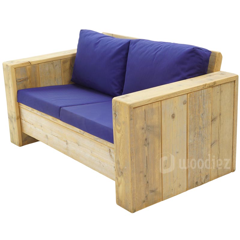 Tweepersoons loungebank van steigerhout met blauwe kussens