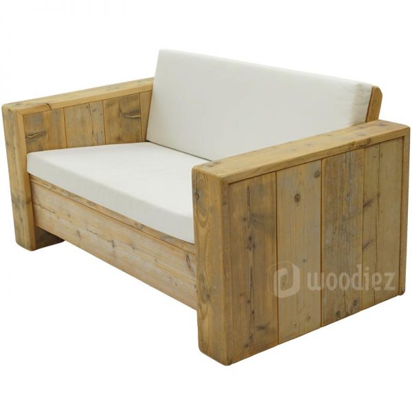 Tweepersoons loungebank huren van steigerhout met witte kussens van all weather stof