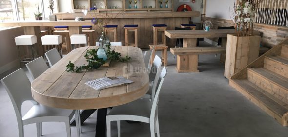 Showroom Woodiez verhuur en verkoop steigerhouten meubels en decoratie