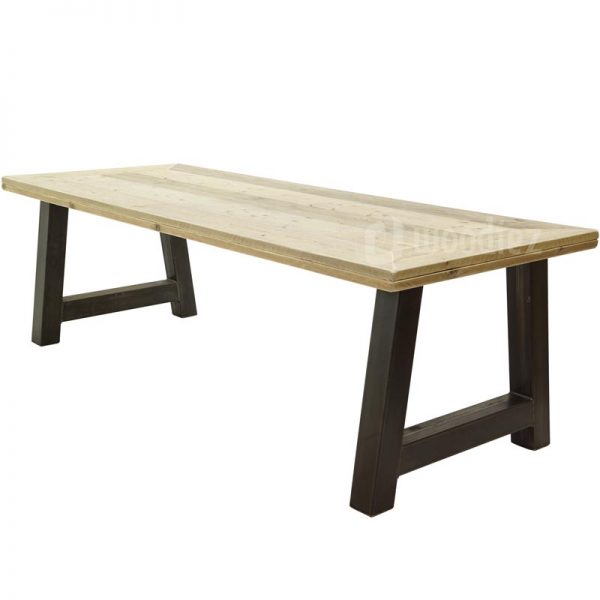 Industriële tafel met A-poot en steigerhouten tafelblad in verstek op maat gemaakt